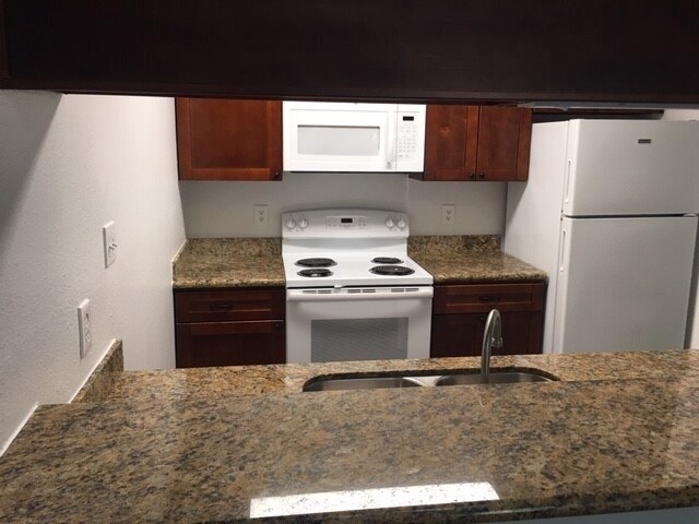 Foto del edificio - 7114 N Holiday Dr