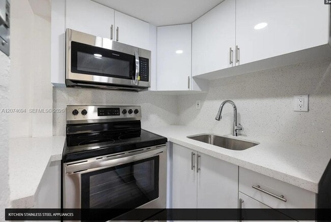 Building Photo - 1811 NW 19th Terrace