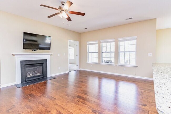 Building Photo - 132 Hartwood Lake Ln
