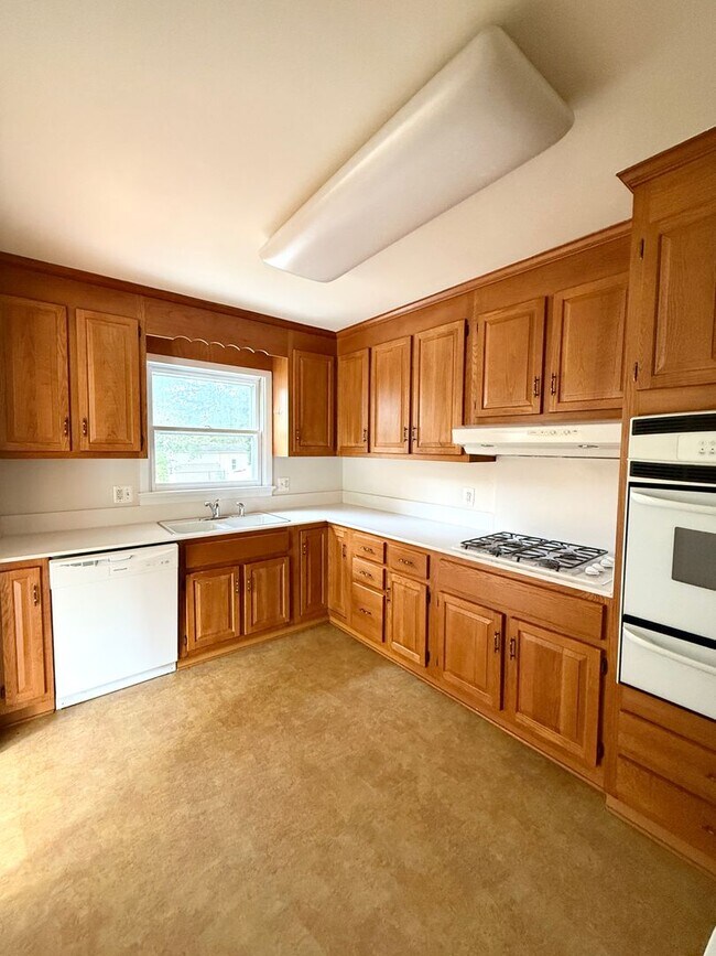Foto del edificio - Bright & Spacious Home in the City