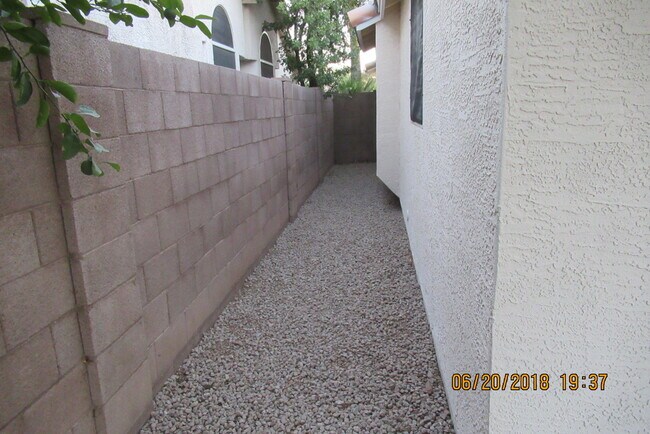 Foto del edificio - Coming Soon-  3 Bed 2 Bath Single Level in...
