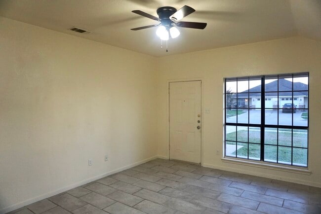 Building Photo - 1513 Nicholas Cir