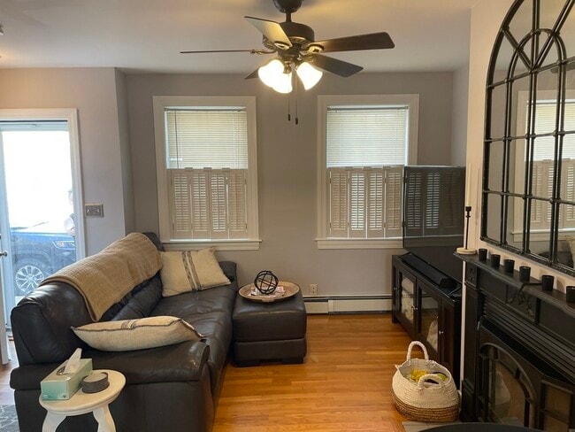 Building Photo - 368 E St