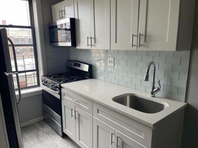 Foto principal - 2 bedroom in Bronx NY 10468