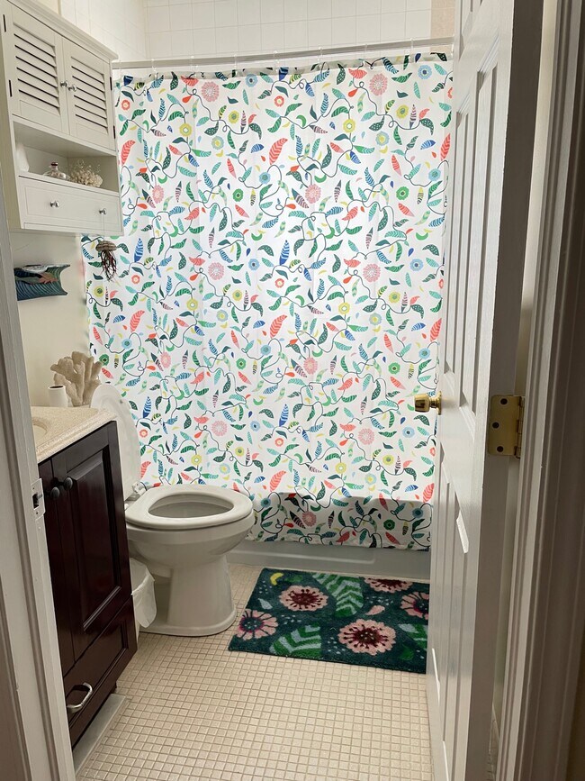 Baño de invitados - 6965 Avenue des Palais