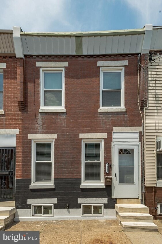 Front 1 - 2312 S Hutchinson St