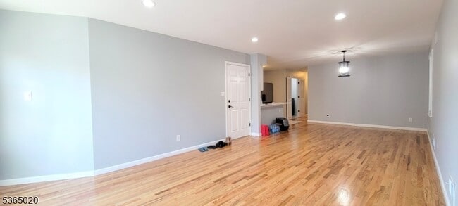 Building Photo - 11 Wallis Ave