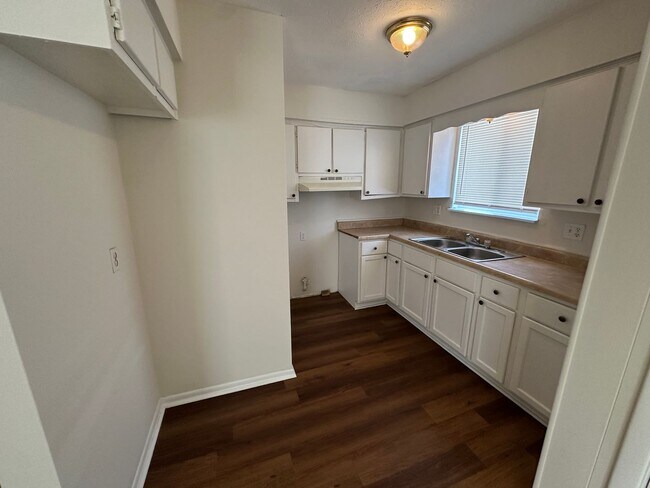 Building Photo - 4155 N Kitley Ave