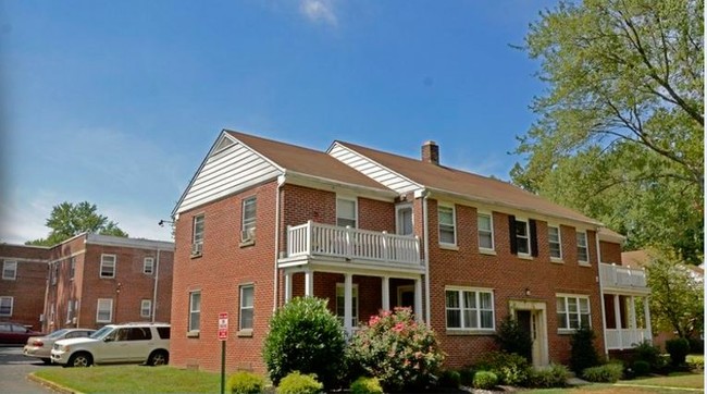 Building Photo - Bell Lake Apartments