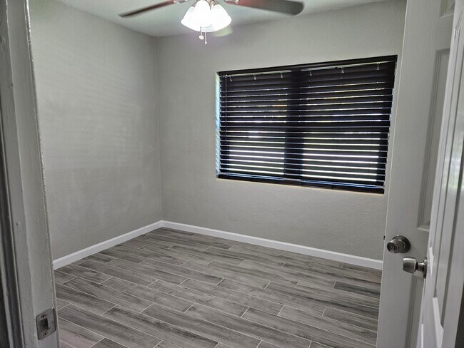 Foto del edificio - 217 S Alder Dr