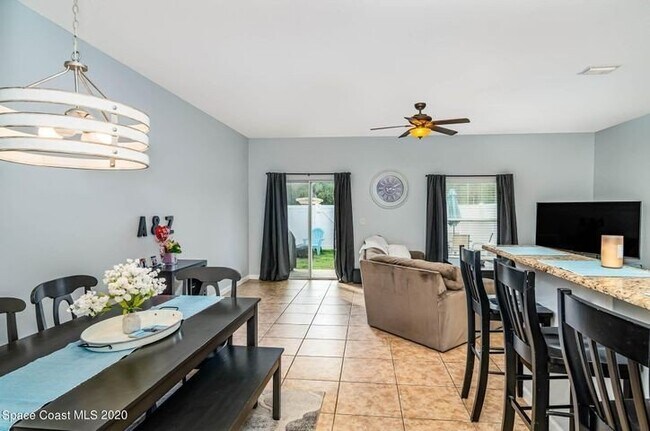 Foto del edificio - End Unit in Lake Washington Townhomes!!