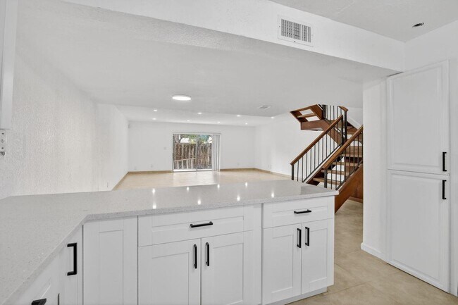 Foto del edificio - 11556 NW 1st St