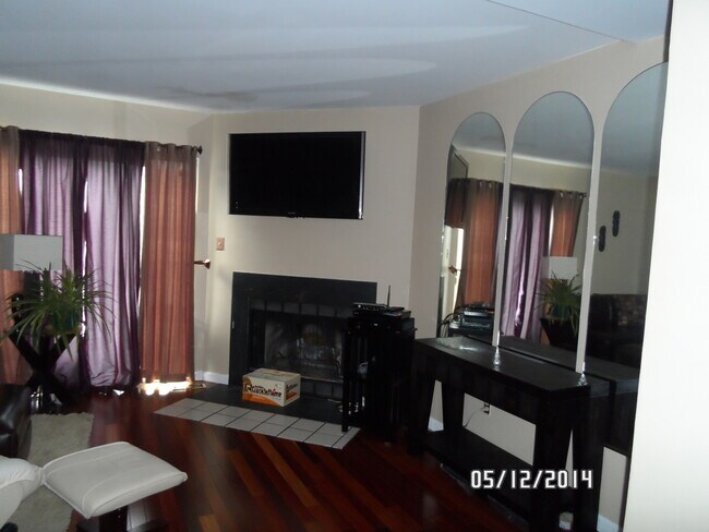 Foto del edificio - Beautiful 2 Bedroom with Loft Townhome Loc...