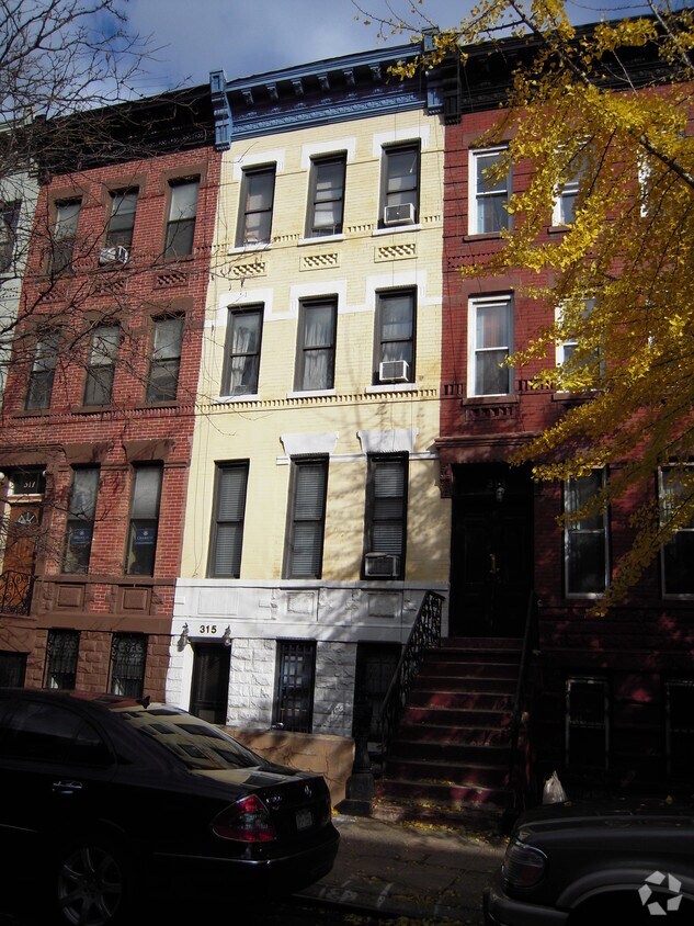 Building Photo - 315 W 137th St