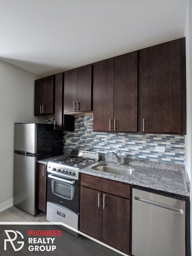 Foto principal - 423 W Belden Ave