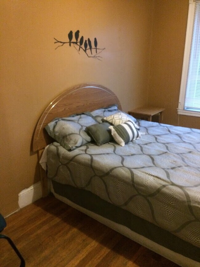 bedroom 2 - 17 Garfield Ave