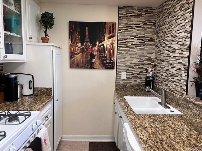 Foto del edificio - 16040 Leffingwell Rd