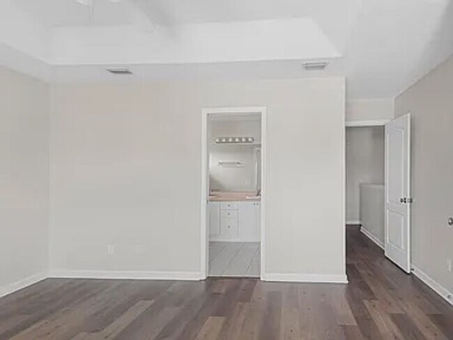 Building Photo - Single-Family House for Rent