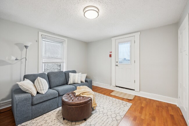 Foto del edificio - 2812 W Girard Ave