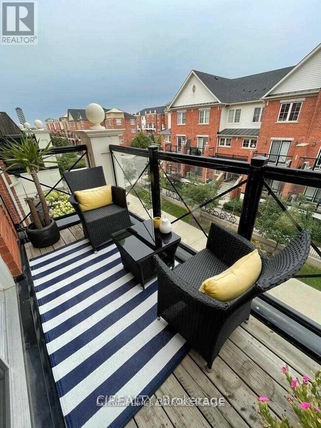 Building Photo - 2480 Post Rd