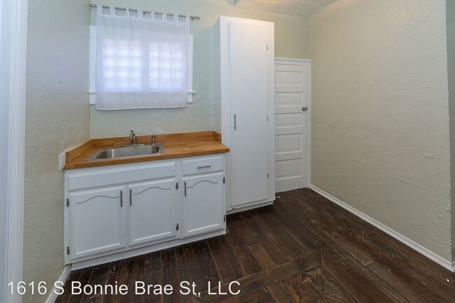 Building Photo - 1616 S Bonnie Brae St