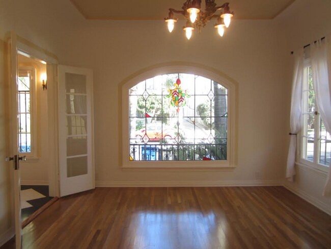 Foto del edificio - 325 Cochran Ave