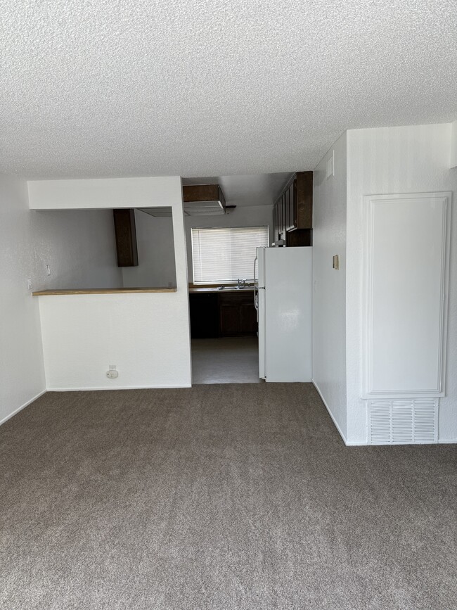 Building Photo - 162 S Linda Way