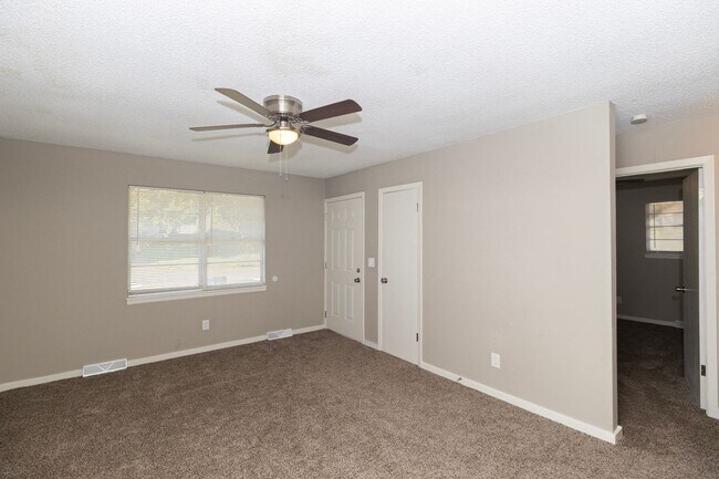 Foto del edificio - 5707-5709 NE 51st Street