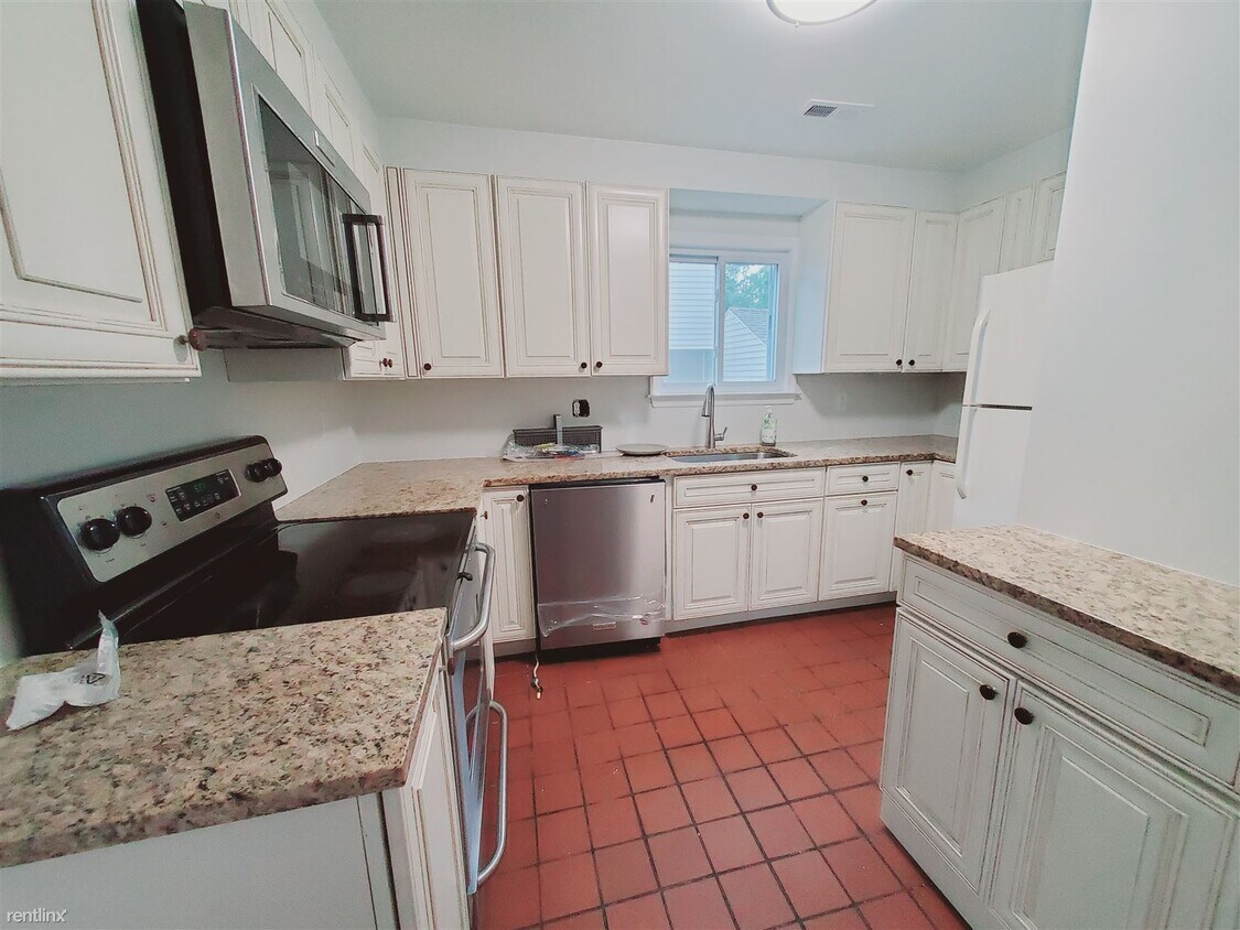 Primary Photo - 2 br, 2.5 bath Townhome - 73 Willowbrook A...