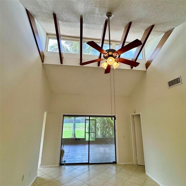 Foto del edificio - 10849 NW 30th Pl