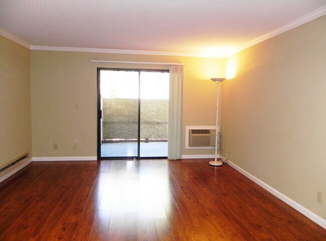 Foto del edificio - 2250 Monroe St