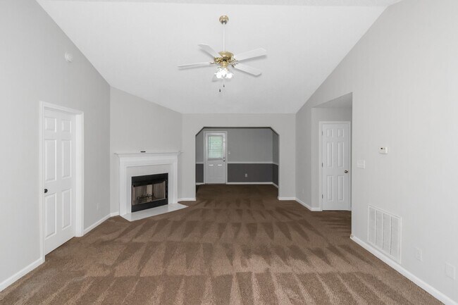 Building Photo - Charming Ranch-Style Home with Spacious Ya...