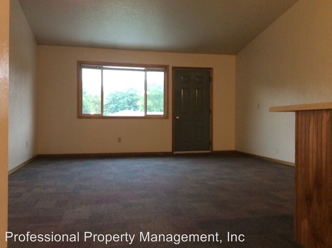 Building Photo - 806 Spartan Dr