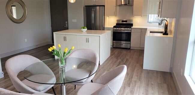 Building Photo - 2 br, 2 bath Apartment - Olympic Apts. PH1