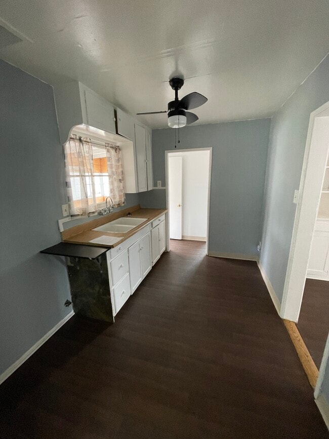 Building Photo - 8033 Rosecrans Ave