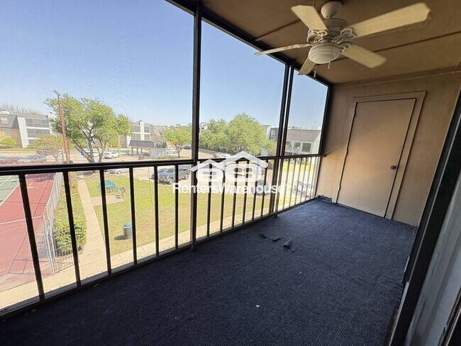 Foto del edificio - MOVE IN READY - DALLAS - 2BEDS 1BATH