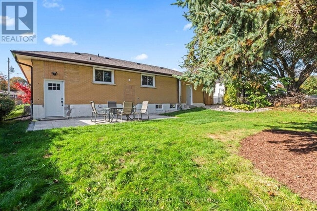 Building Photo - 745 Glengrove St