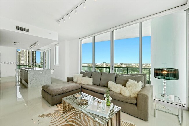 Building Photo - 900 Biscayne Blvd