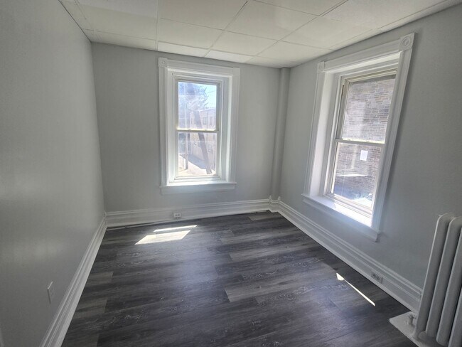 Building Photo - 452 Maple Street