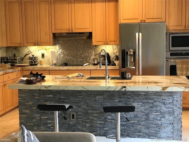 Building Photo - 4 br, 4.5 bath House - Aventura Lakes