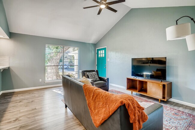 Foto del edificio - 10504 Golden Meadow Dr