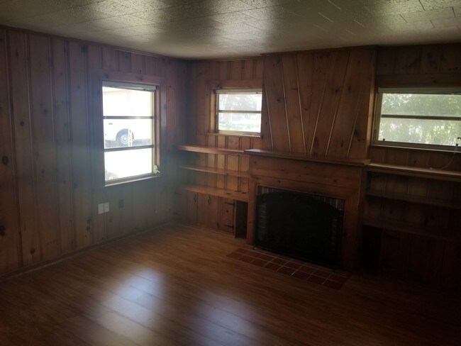 Building Photo - 1545 Sunset Cir