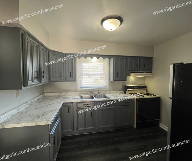 Building Photo - 2 large bedrooms & 1 newly updated bathroom home in Gary, IN