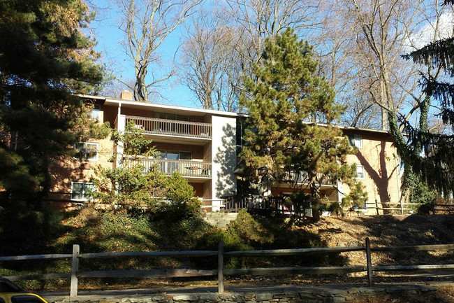 Building Photo - Hollow Run Apartments