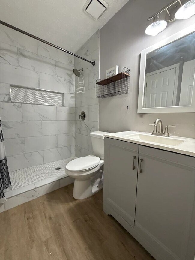 Foto del edificio - 5418-5420 Glen Haven Dr