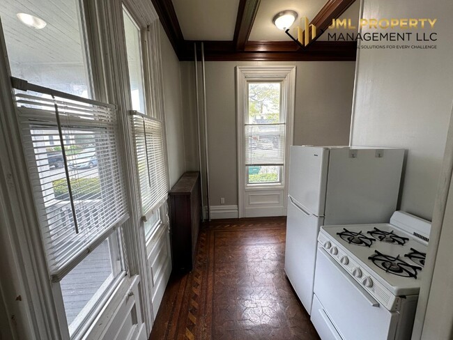 Photo - 163 Winter St (Fall River, MA) Apartment