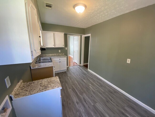 Foto del edificio - **ON HOLD**East Columbus, GA 4 Bedroom / 1 Bathroom Home for Rent