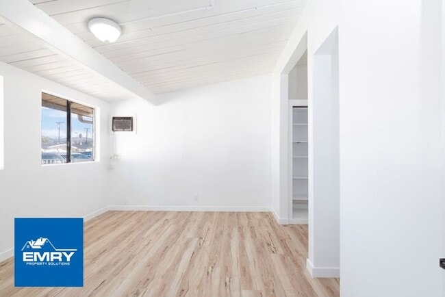 Building Photo - GREAT LOCATION 4 BEDROOM 2 BATH HOME IN WH...