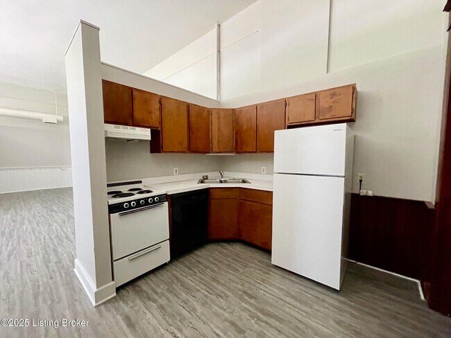 Foto del edificio - 1107 E Kentucky St