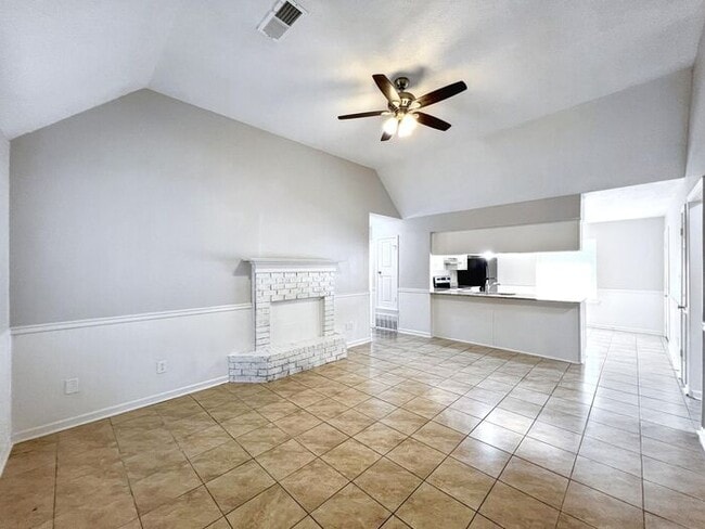 Foto del edificio - 5880 Waverly Dr